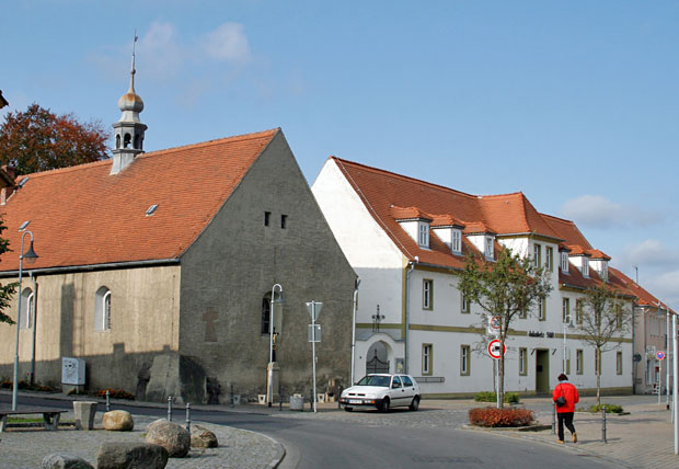 Die Kreuzkirche an der Ecke Bautzner/ Saalauer Straße